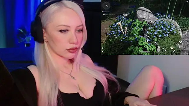 roxxyrowe online show from June 13, 1:42 pm