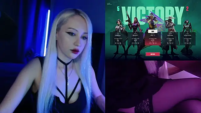 Snapshot of roxxyrowe chatting on July 2, 3:23 am roxxyrowe online show from July 2, 3:23 am