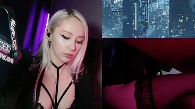 Snapshot of roxxyrowe chatting on July 21, 9:39 pm roxxyrowe online show from July 21, 9:39 pm