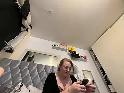 Violetsinxx online show from June 25, 9:08 pm