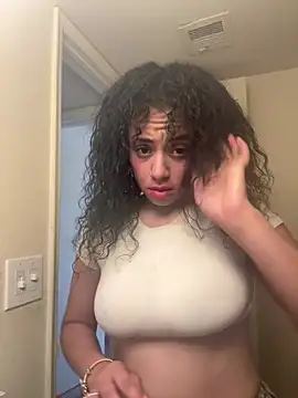 Snapshot of daddyyysbabygirl chatting on June 11, 1:05 am daddyyysbabygirl online show from June 11, 1:05 am