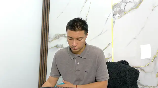 Snapshot of Enzo_03 chatting on June 12, 7:35 pm Enzo 03 online show from June 12, 7:35 pm