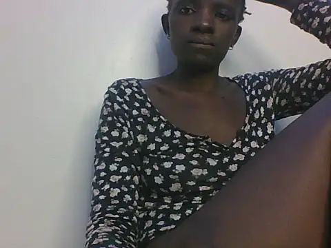 Snapshot of ebonypetite2 chatting on June 24, 3:33 pm ebonypetite2 online show from June 24, 3:33 pm