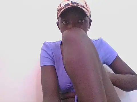 Snapshot of ebonypetite2 chatting on June 27, 12:22 pm ebonypetite2 online show from June 27, 12:22 pm