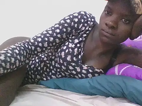 Snapshot of ebonypetite2 chatting on July 10, 4:39 am ebonypetite2 online show from July 10, 4:39 am