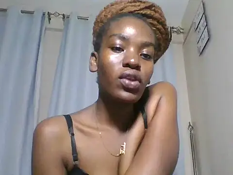 Snapshot of Lola_Allure chatting on June 18, 9:52 pm Lola Allure online show from June 18, 9:52 pm