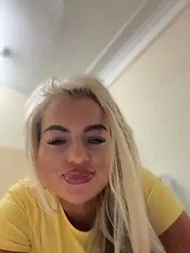Snapshot of BarbieLeahX chatting on June 9, 11:11 am BarbieLeahX online show from June 9, 11:11 am