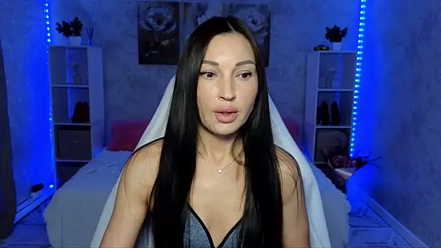 Snapshot of NikoleMills chatting on June 19, 7:12 am NikoleMills online show from June 19, 7:12 am