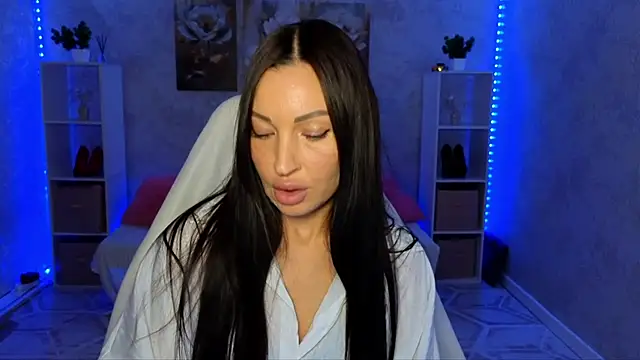 Snapshot of NikoleMills chatting on June 29, 5:14 am NikoleMills online show from June 29, 5:14 am