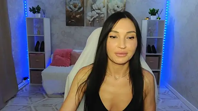 Snapshot of NikoleMills chatting on July 19, 7:45 am NikoleMills online show from July 19, 7:45 am