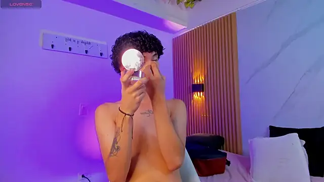 im ethan  online show from July 9, 11:25 am