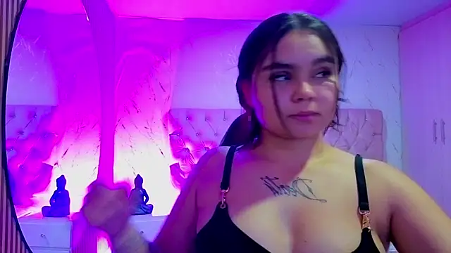 Snapshot of TifanyRoseX chatting on June 11, 12:32 am TifanyRoseX online show from June 11, 12:32 am