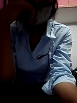 Snapshot of Virgin_girl_001 chatting on June 10, 5:18 am Virgin girl 001 online show from June 10, 5:18 am