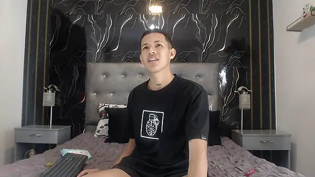 PhillipCoxx online show from June 10, 3:07 am