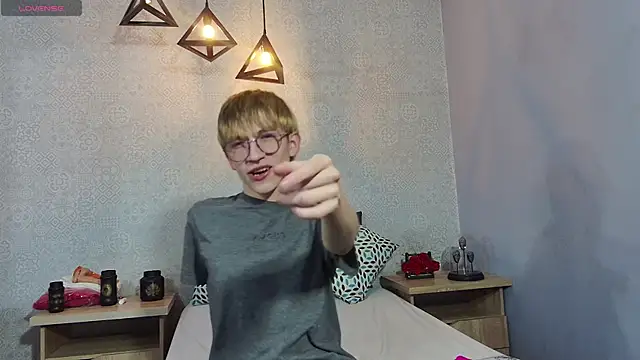 Snapshot of axell_stone_ chatting on June 16, 8:55 pm axell stone online show from June 16, 8:55 pm