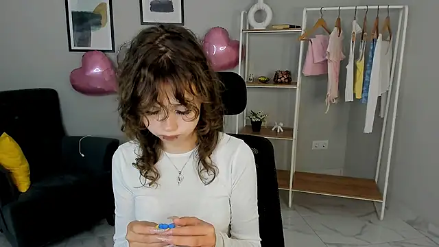 Snapshot of Annette_Bell chatting on June 15, 1:57 pm Annette Bell online show from June 15, 1:57 pm