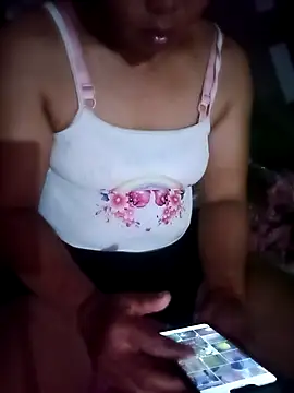 Snapshot of Chin-ni chatting on July 8, 8:57 pm Chin-ni online show from July 8, 8:57 pm