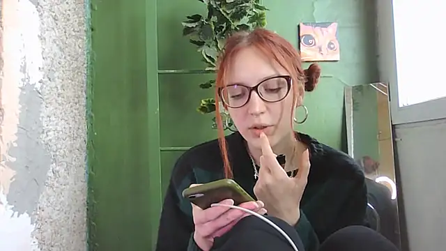 Snapshot of SamiraKrallman chatting on June 15, 3:47 pm SamiraKrallman online show from June 15, 3:47 pm