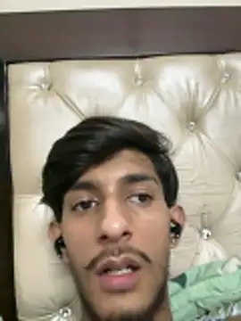 Snapshot of ronnnnn718 chatting on June 13, 1:53 pm ronnnnn718 online show from June 13, 1:53 pm