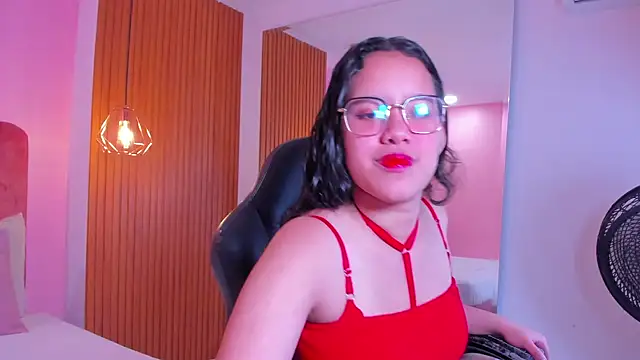Snapshot of shayra_alina chatting on July 4, 12:44 pm shayra alina online show from July 4, 12:44 pm