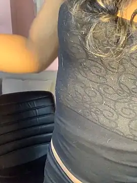 Snapshot of Tu_Negrita_Hot chatting on June 10, 5:12 pm Tu Negrita Hot online show from June 10, 5:12 pm