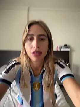 NicoleWilder online show from June 14, 4:42 pm