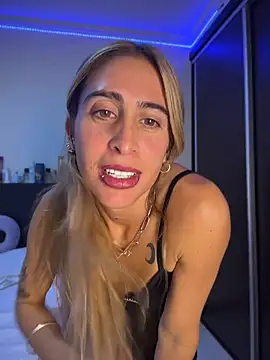 NicoleWilder online show from June 19, 1:32 am
