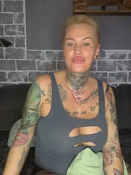 Snapshot of InkedMissLaBaehm chatting on June 27, 8:03 pm InkedMissLaBaehm online show from June 27, 8:03 pm