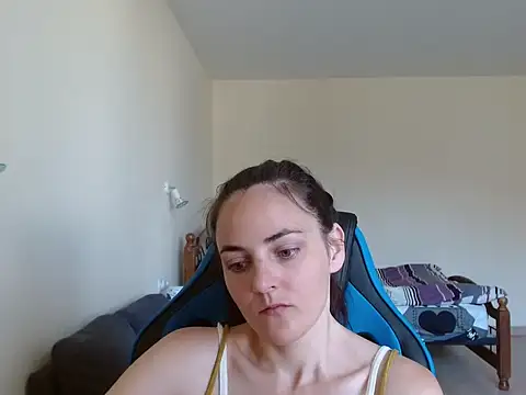 Snapshot of OliviaTheS chatting on June 14, 7:43 am OliviaTheS online show from June 14, 7:43 am