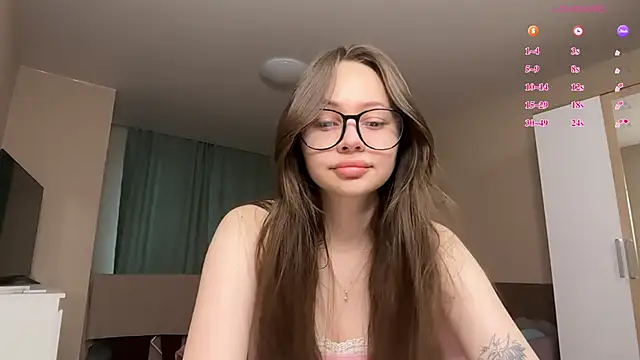 Snapshot of Shycutiee chatting on June 18, 6:35 am Shycutiee online show from June 18, 6:35 am