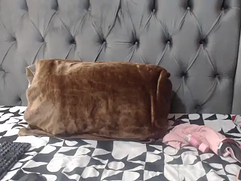 Snapshot of Loyal_Alisha chatting on June 19, 3:11 am Loyal Alisha online show from June 19, 3:11 am