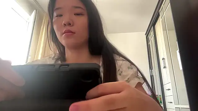 Snapshot of Mika_strawberry chatting on June 22, 5:37 am Mika strawberry online show from June 22, 5:37 am