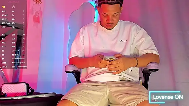 Snapshot of Ally_Royal chatting on June 16, 1:14 pm Ally Royal online show from June 16, 1:14 pm