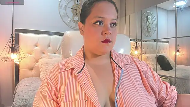 Snapshot of zara_moon1 chatting on June 20, 3:31 am zara moon1 online show from June 20, 3:31 am