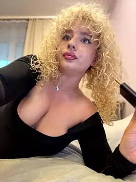 Snapshot of Khalee_syyy chatting on July 17, 5:51 pm Khalee syyy online show from July 17, 5:51 pm
