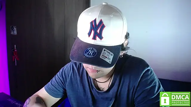 Snapshot of Greg_leach chatting on July 14, 12:13 am Greg leach online show from July 14, 12:13 am