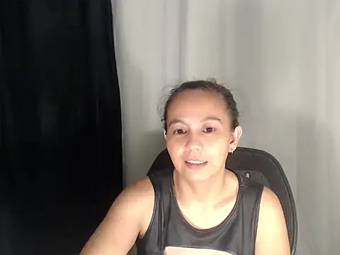 Snapshot of Ms_kendilux chatting on July 19, 4:11 pm Ms kendilux online show from July 19, 4:11 pm