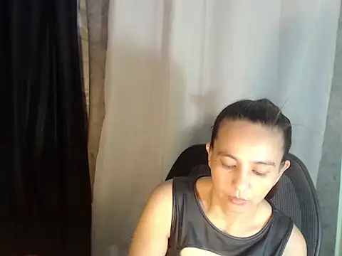 Snapshot of Ms_kendilux chatting on July 20, 6:28 am Ms kendilux online show from July 20, 6:28 am