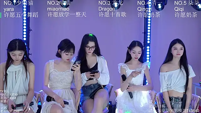 Snapshot of Stars-01 chatting on July 15, 4:07 am Stars-01 online show from July 15, 4:07 am