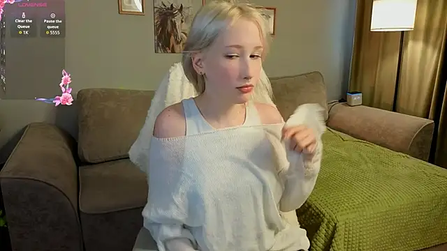 Snapshot of Evahoho chatting on August 2, 2:37 pm Evahoho online show from August 2, 2:37 pm