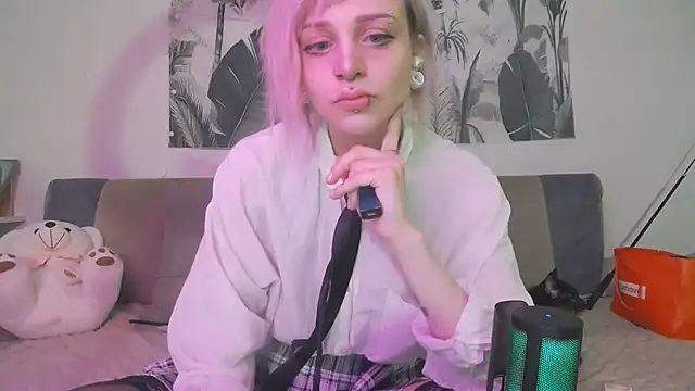 Snapshot of FreyaKatty chatting on July 8, 2:43 pm FreyaKatty online show from July 8, 2:43 pm
