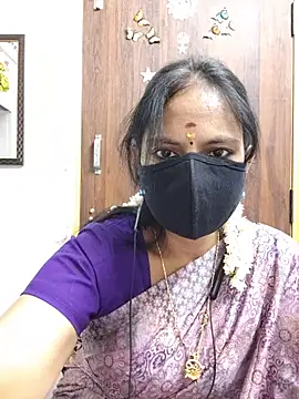 Snapshot of Tamil_white_beauty chatting on July 18, 6:45 pm Tamil white beauty online show from July 18, 6:45 pm
