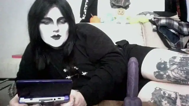 Snapshot of sundaygoth chatting on June 18, 2:10 pm sundaygoth online show from June 18, 2:10 pm