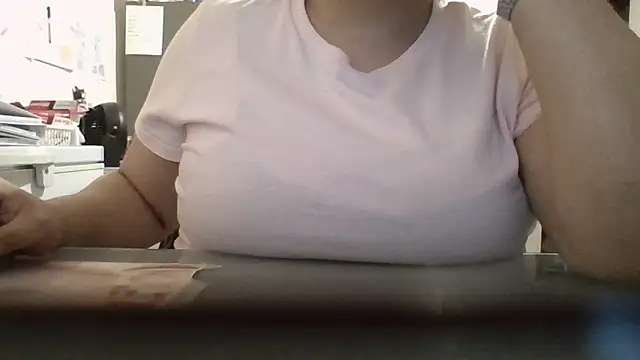 Snapshot of Curvy_Queen_MX chatting on June 30, 1:17 am Curvy Queen MX online show from June 30, 1:17 am