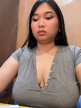 Snapshot of plum_sexy chatting on June 14, 9:22 am plum sexy online show from June 14, 9:22 am