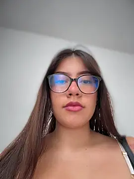 Snapshot of Saracalderon chatting on June 17, 11:34 am Saracalderon online show from June 17, 11:34 am