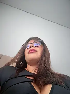 Snapshot of Saracalderon chatting on July 15, 1:16 pm Saracalderon online show from July 15, 1:16 pm