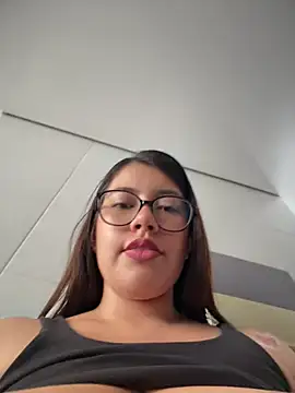 Snapshot of Saracalderon chatting on July 28, 6:20 pm Saracalderon online show from July 28, 6:20 pm