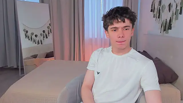 Snapshot of Ethan_Crowe chatting on July 21, 3:58 pm Ethan Crowe online show from July 21, 3:58 pm