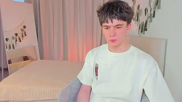 Snapshot of Ethan_Crowe chatting on July 28, 4:50 pm Ethan Crowe online show from July 28, 4:50 pm